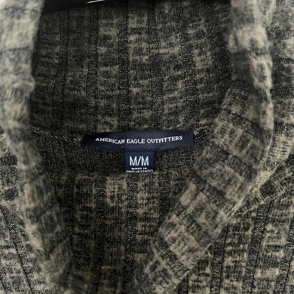 American Eagle long sleeve turtle neck - Picture 3 of 3